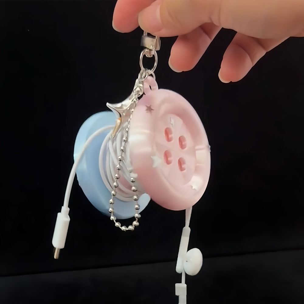 Cable Winder Keychain - ケーブルオーガナイザーボタン、イヤホンケーブルワインダー、キーチェーン、かわいいコードオーガナイザー、ワイヤーホルダー、ボタンバッグペンダント、女の子へのギフト