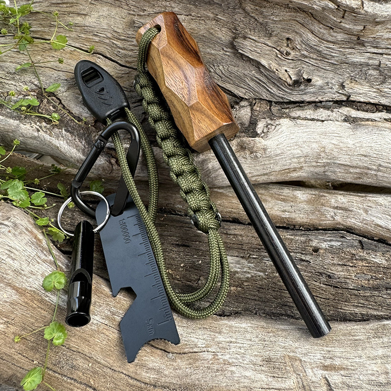 新しい屋外用フリントファイヤースターター、木製ハンドル付きイ - Ferro Rod Striker のレビューと価格